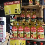 El Corte Inglés y Carrefour luchan por vender el aceite Carbonell más barato