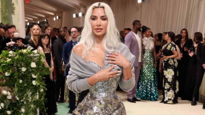 Por qué abuchearon a Kim Kardashian durante una presentación