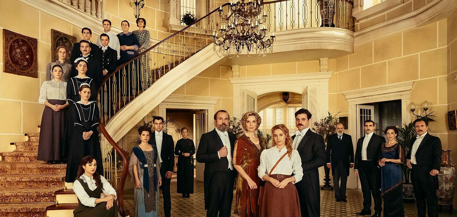 En el capítulo de hoy de La Promesa la familia se va a reunir para salir cuanto antes de la crisis