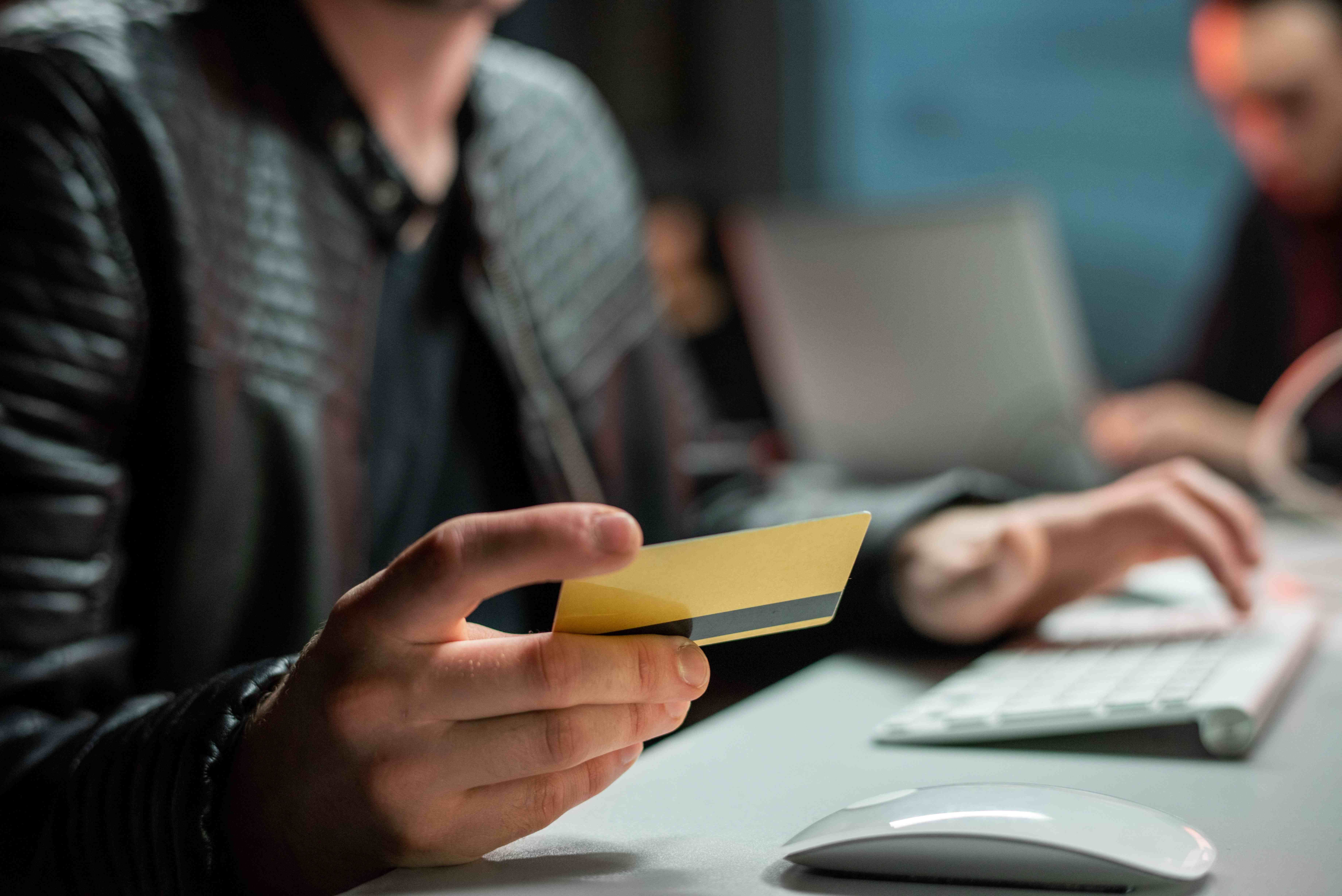 NdP Solo un 9 de los usuarios contrata seguros de ciber riesgo 2 scaled Merca2.es