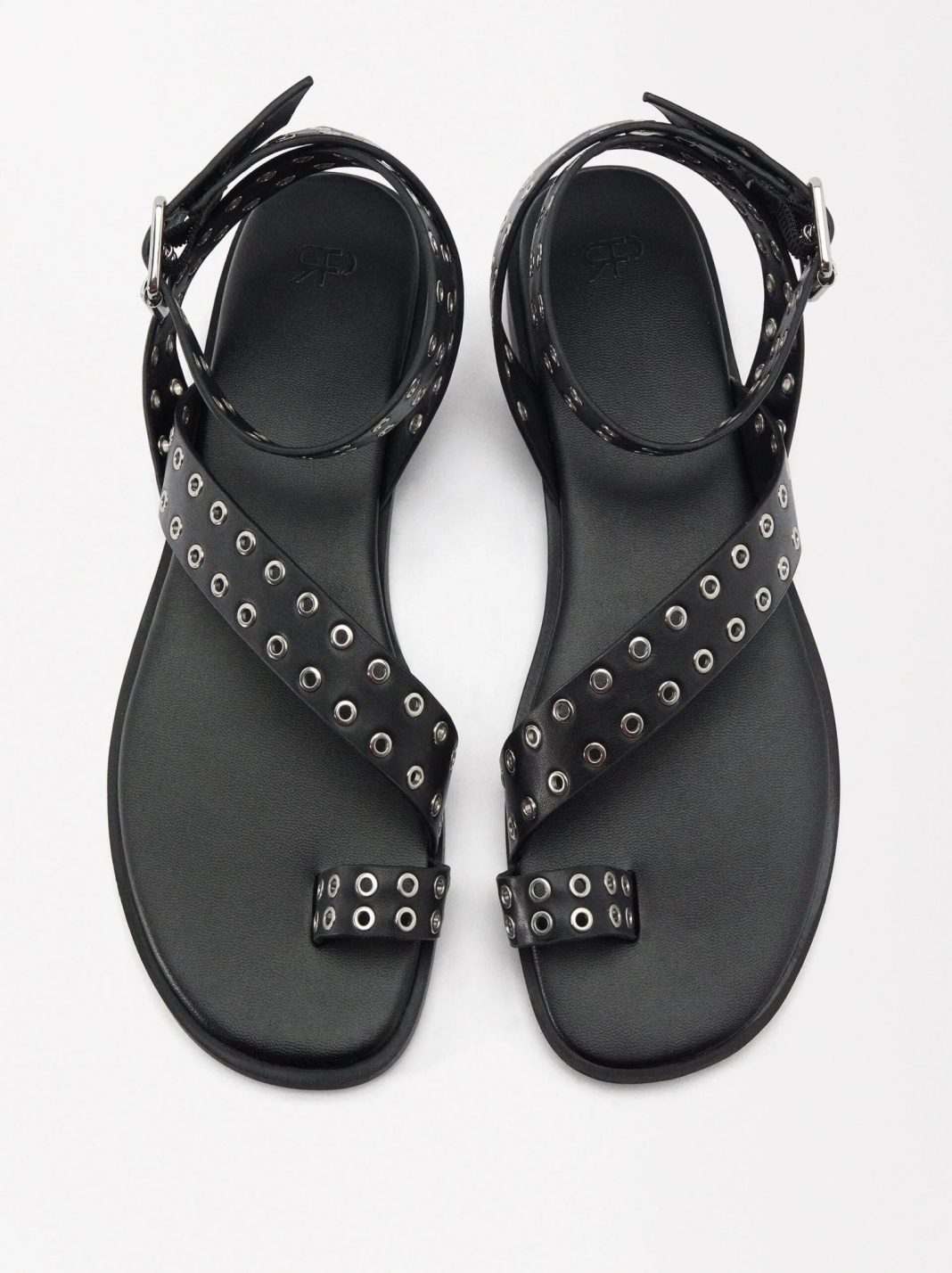 SANDALIAS PLANAS TACHUELAS