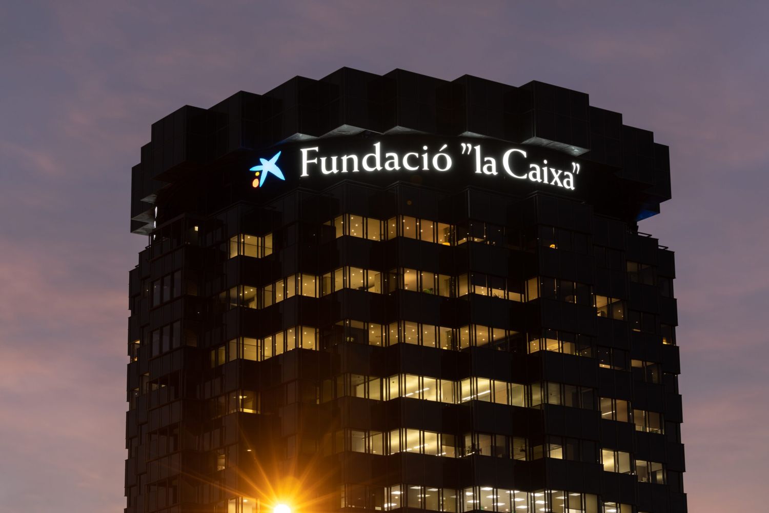 Criteria Caixa amplía sus participaciones hacia nuevos sectores con Puig y ACS