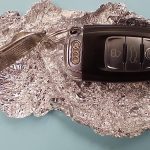Te explicamos el por qué todo el mundo envuelve las llaves del coche en papel de aluminio