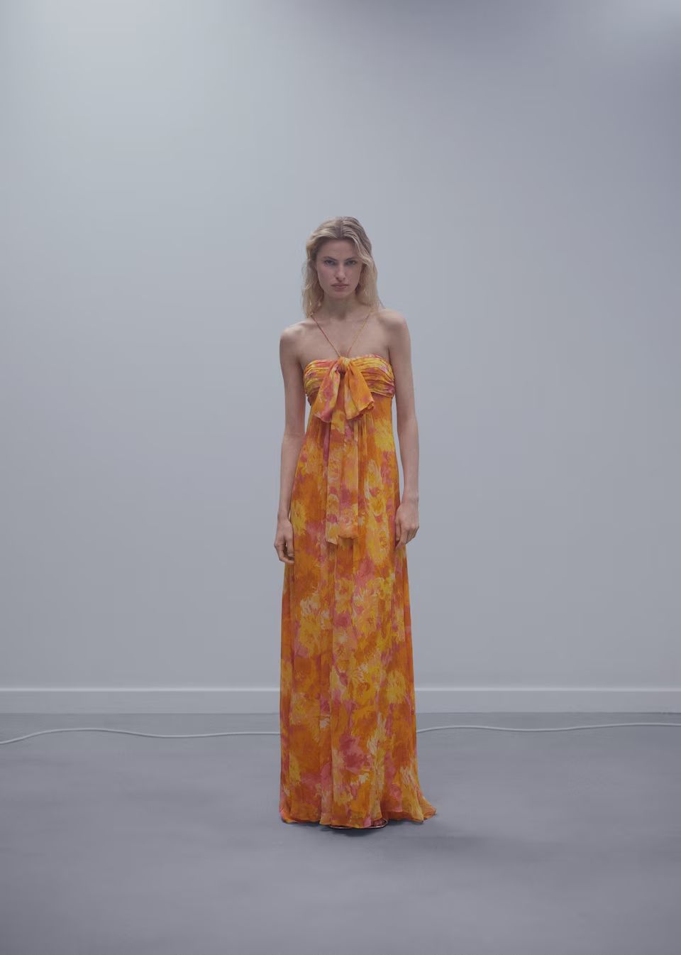 Vestido plisado escote lazo