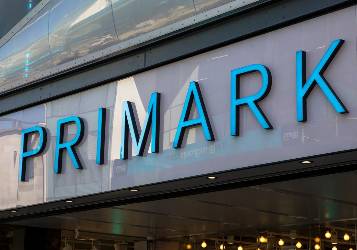 Ya puedes lucir tan sexy como Paula Echevarría con este vestido lencero con transparencias de Primark