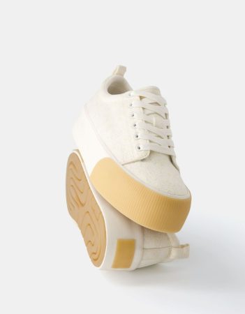 Zapatillas plataforma detalle brocados y puntera caramelo