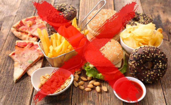 4 alimentos a dejar para bajar el colesterol rápidamente