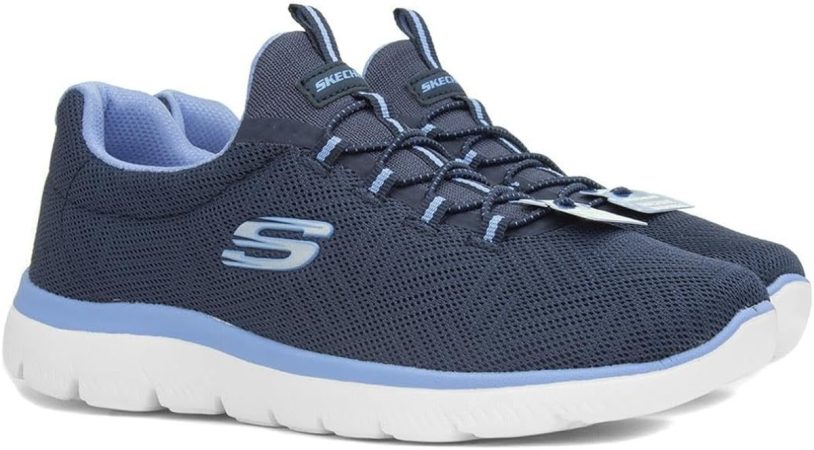 Son las zapatillas del momento. Su principal característica es que son realmente cómodas y quien las prueba, ya no quiere pensar en calzarse otro calzado. Eso le ha pasado también al cantante David Bisbal que, desde hace poco es imagen de la marca. Estos zapatos, la mayoría de ellos de estética deportiva, están hechos con tecnologías propias, como la plantilla de espuma viscoelástica (la Memory Foam), que hace que la espuma se adapta a la forma del pie y así se ajusta perfectamente ofreciendo un ajuste único y mucho confort.