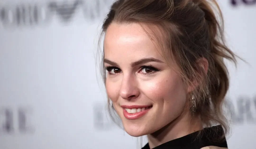 Bridgit Mendler: la impactante razón por la que dejó la industria para graduarse en Leyes