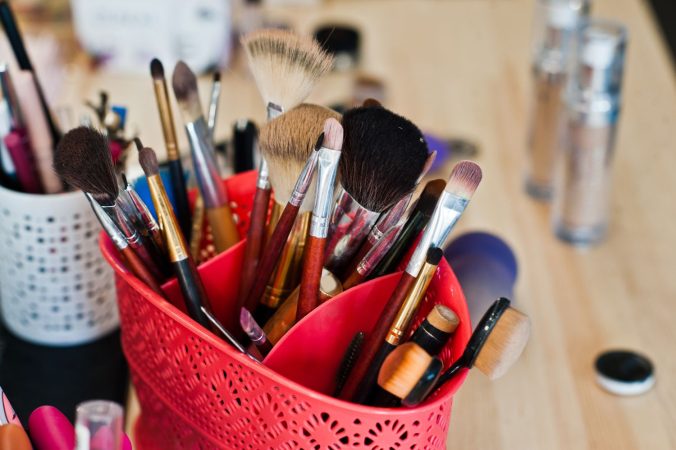 closeup photo makeup brushes beauty salon Merca2.es