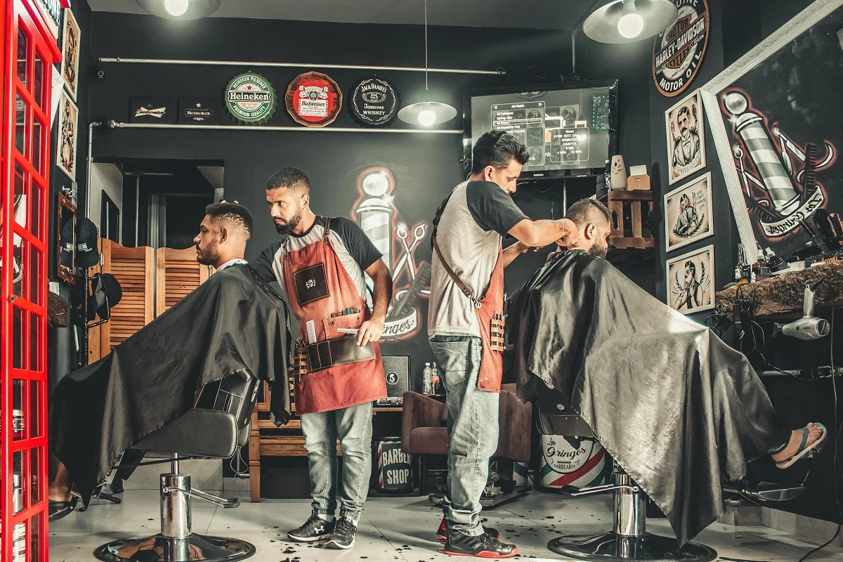 La importancia de saber elegir el equipamiento profesional para una peluquería y barbería