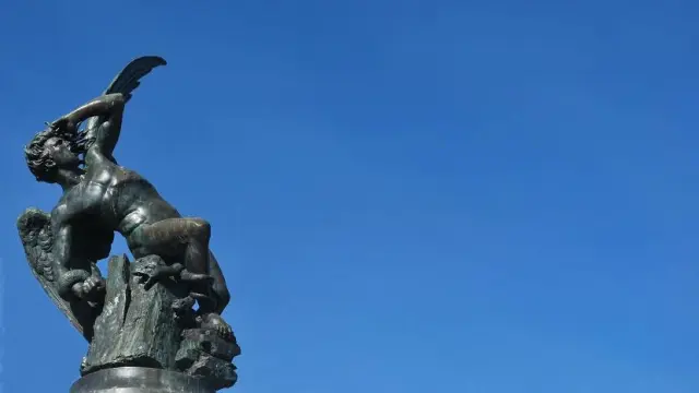 Los 5 sitios más random para visitar en Madrid este verano 5 Merca2.es escultura angel caido el retiro leandro friedman cc by nc sa 2 0 flickr.r d.511 389 7711 Merca2.es