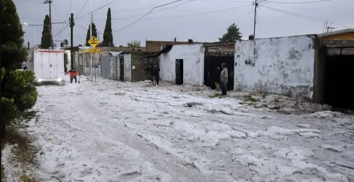 Tiktoker graba un espectacular granizo en plena ola de calor y se hace viral