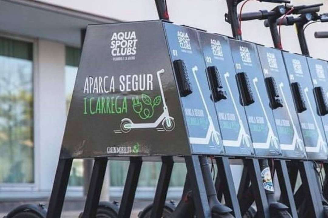 Los aparcamientos para patinetes están mejorando la experiencia en los gimnasios