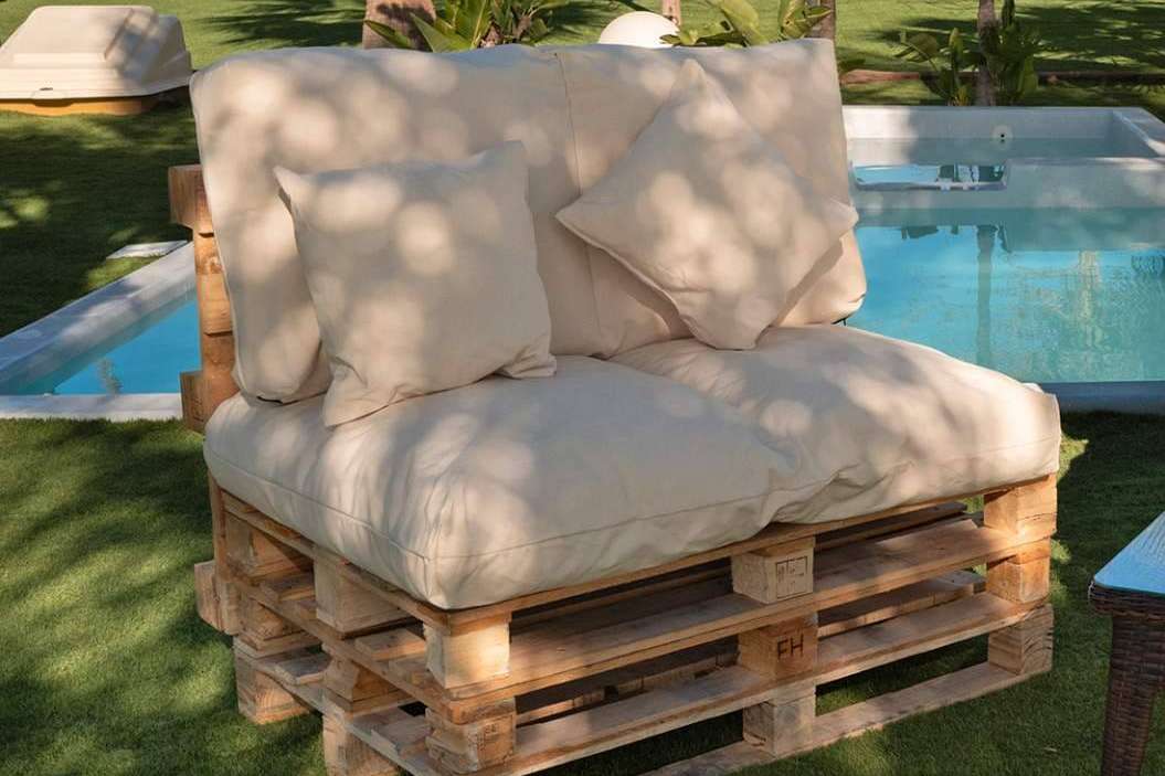 Los cojines para sofá de palets que triunfan en los chill-out de Ibiza