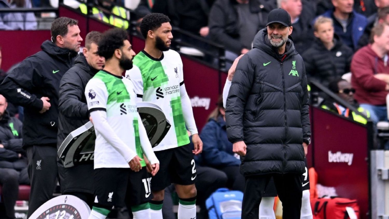 Descifran qué se dijeron realmente en la bronca Salah-Klopp, y esto recién empieza