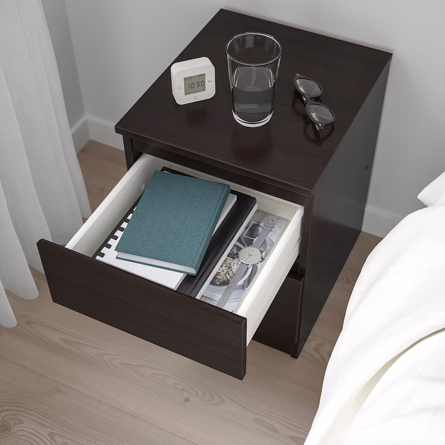 Renueva tu dormitorio por muy poco dinero con esta mesilla de Ikea