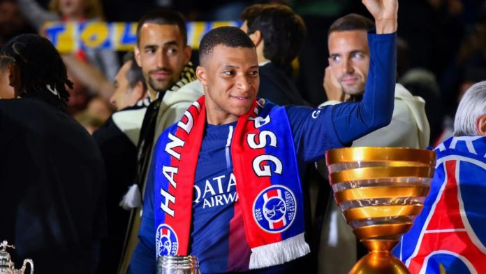 Mbappé bromea con un periodista sobre su futuro y esquiva la pregunta más importante de su carrera