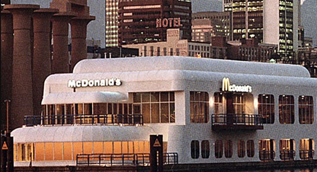 El espeluznante McDonald’s flotante abandonado que aterra a una ciudad