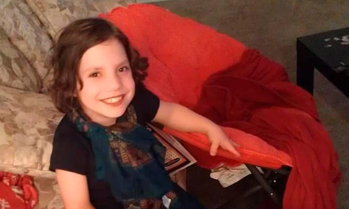 Una familia denunció que una mujer adulta con sociopatía se hizo pasar por una niña para que la adoptaran 1 Merca2.es Una familia denunció que una mujer adulta con sociopatía se hizo pasar por una niña para que la adoptaran