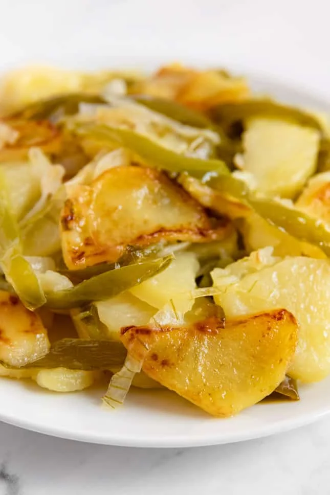 Patatas a lo pobre, el mejor acompañante para tus platos de carne o pescado