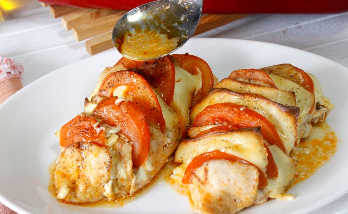 La mejor forma de cocinar un pollo en tu freidora de aire ¡Con queso!