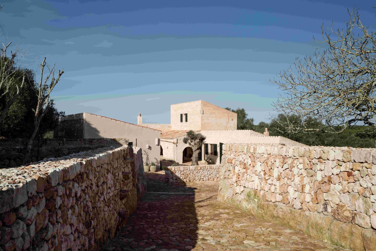 Santa Ana en Menorca y Miramar en Palma de Mallorca, elegidas por ‘Financial Times’ entre las mejores villas para alquilar en verano