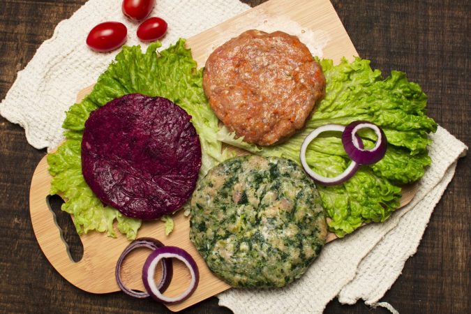 top view delicious food cutting board Merca2.es