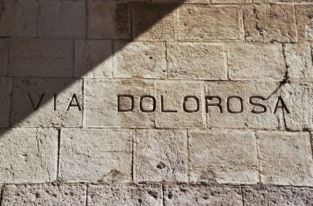 Así es el recorrido viral por el camino más importante para los cristianos: “La Vía Dolorosa”, en Jerusalén 1 Merca2.es Así es el recorrido viral por el camino más importante para los cristianos: “La Vía Dolorosa”, en Jerusalén