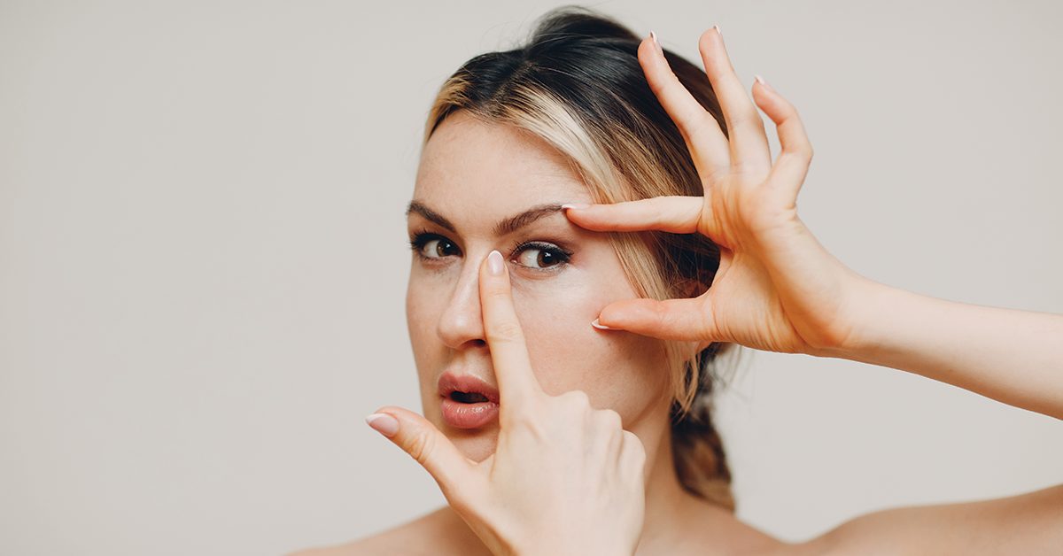 Cómo rejuvenecer tu rostro y eliminar el surco nasogeniano gracias a este truco del yoga facial