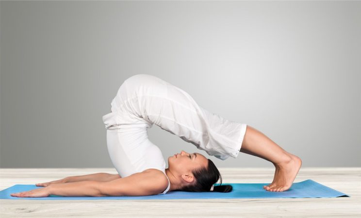 Reduce el estrés diario con esta rutina de yoga y mejora tu salud emocional 1 Merca2.es estrés