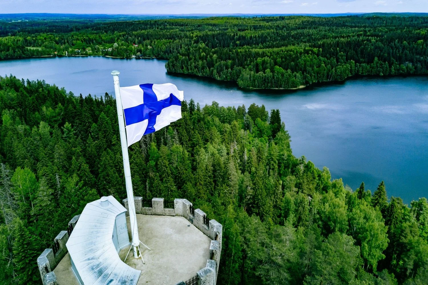 Finlandia ofrece vacaciones pagadas, la única condición es que aprendas a ser feliz