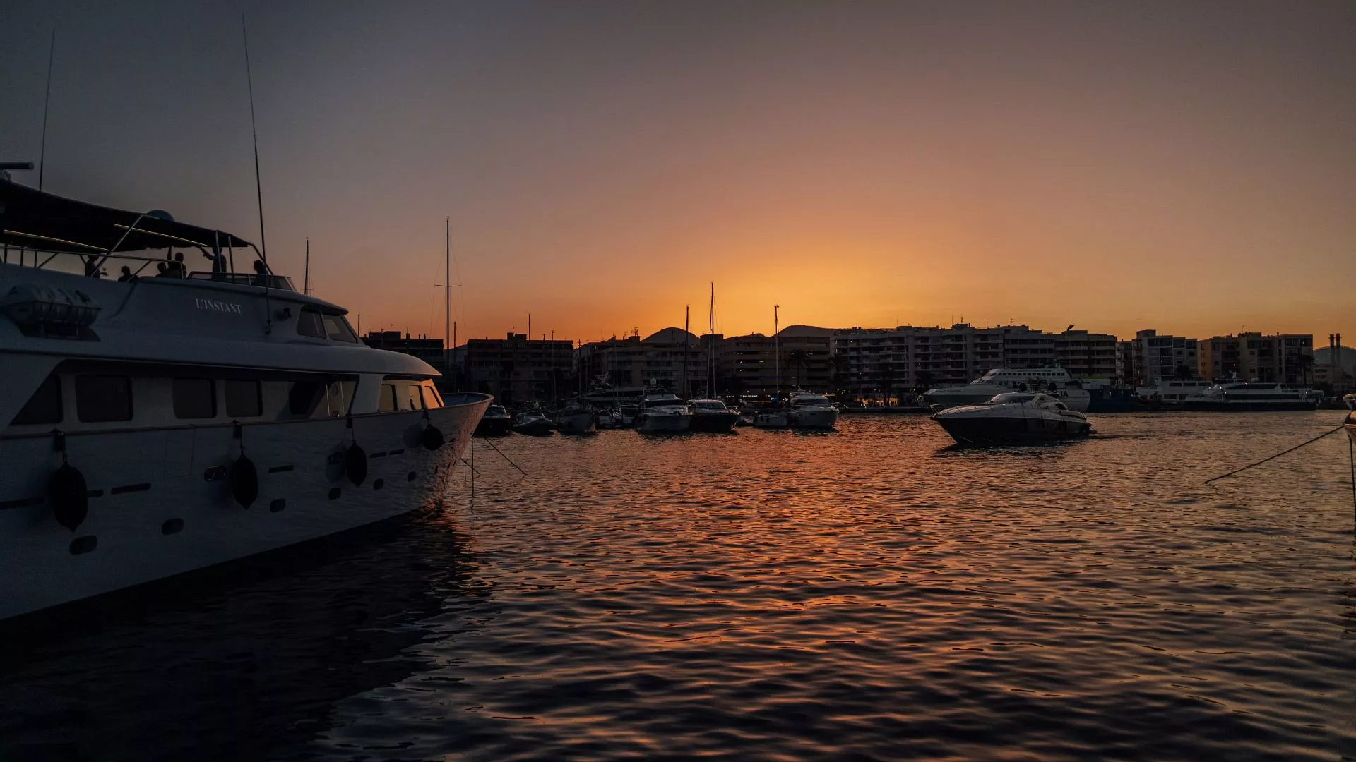 España: El auge del turismo llega a sus mares