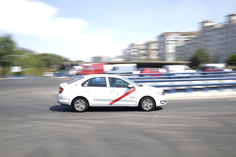 Renovación de flota de taxis en Madrid impulsa vehículos limpios