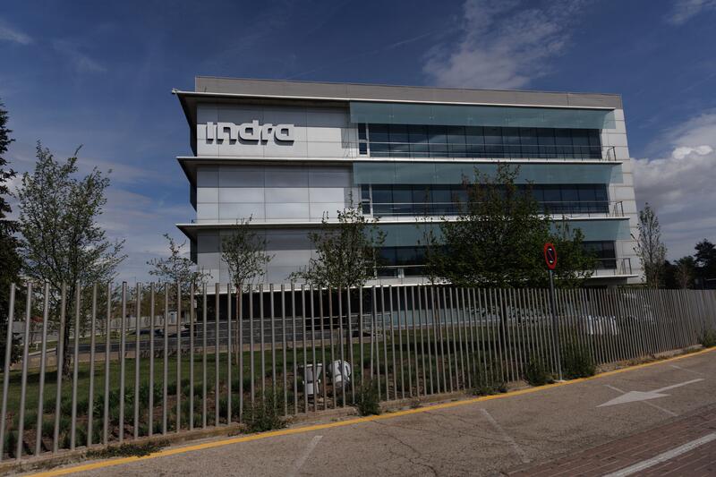 Goldman Sachs aumenta su participación en Indra a más del 3,5%