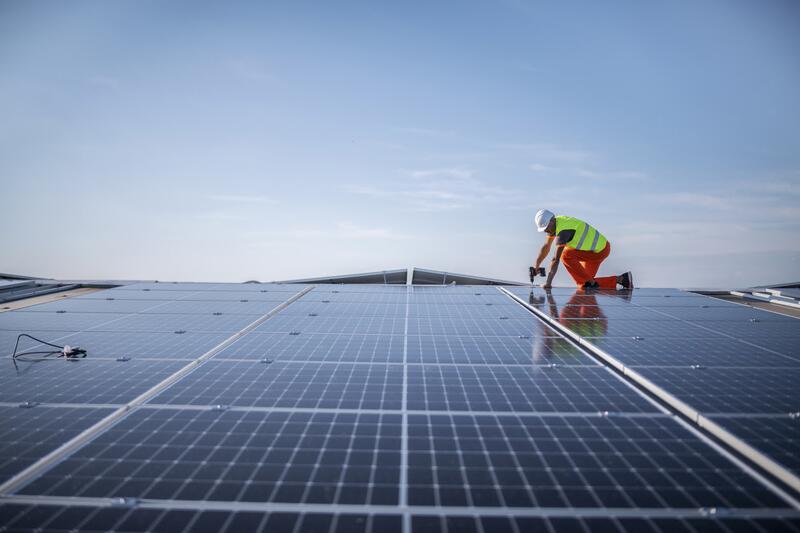 La inversión en energías renovables alcanzará los 2 billones de dólares, el doble que en combustibles fósiles