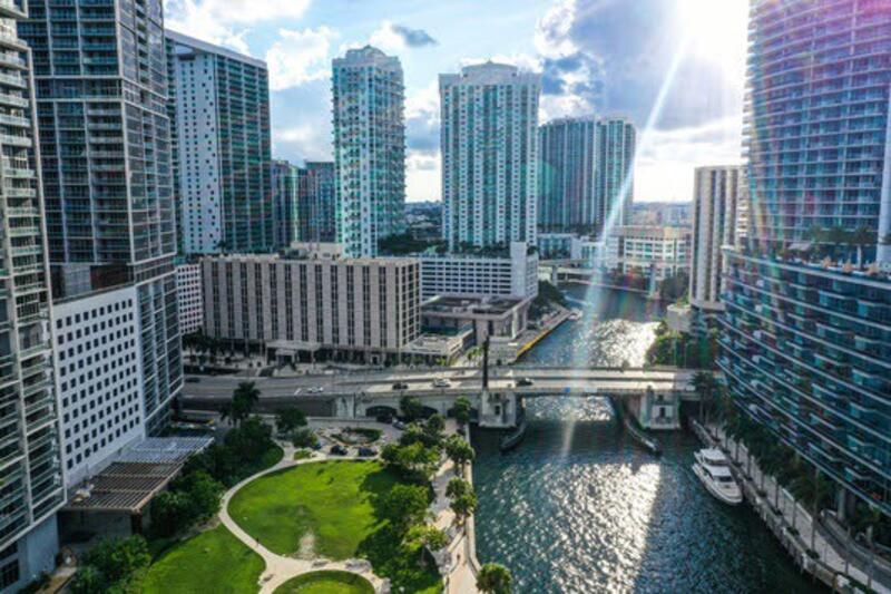 Miami recibió 27,2 millones de turistas en 2023, con un impacto económico de 19.600 millones de euros
