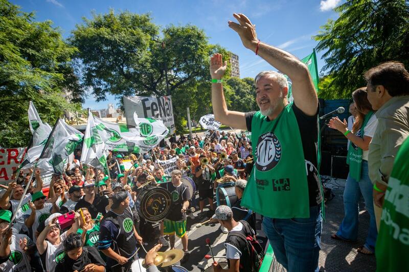 Empleados públicos de Argentina declaran la guerra contra la Ley Ómnibus y buscan paralizar el país