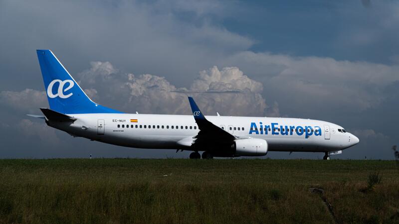 El futuro de Air Europa se aplaza: La Comisión Europea pospone decisión sobre compra por IAG