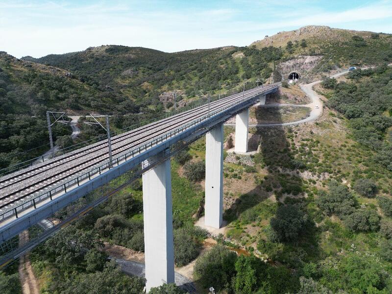 Millonaria inversión del Gobierno: 15 millones para modernizar las traviesas del corredor de alta velocidad Madrid-Sevilla
