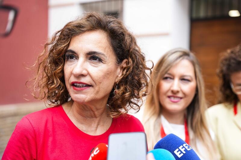 Batalla salarial: María Jesús Montero exige al PP que vote a favor de la subida para los empleados públicos