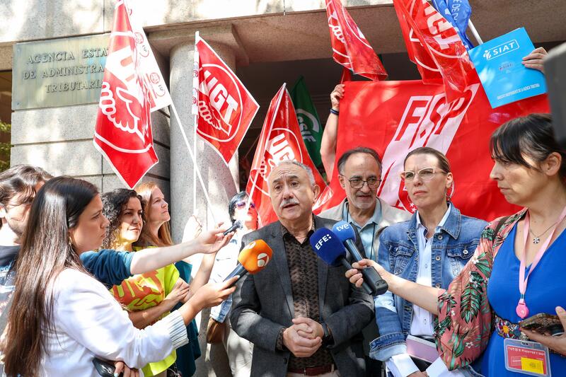 El reloj sigue corriendo: Álvarez, de UGT, presiona a CEOE para firmar acuerdo sobre jornada laboral antes de julio