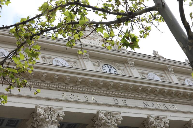 El Ibex 35 amanece con una caída del 0,3% tras la decisión de la Fed y el IPC de España