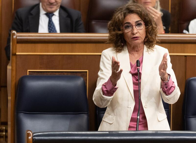 Montero confirma la prórroga de la rebaja del IVA de los alimentos, pero estudia si por tres o por seis meses
