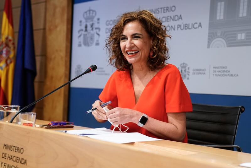 Debate sobre la financiación: Montero plantea un trato «especial» para Cataluña, pero asegura diálogo con todas las regiones.