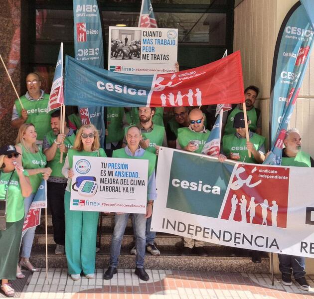 Movilización sindical en Unicaja por compensaciones completas: sindicatos se manifiestan por incentivos del 100% en 2023