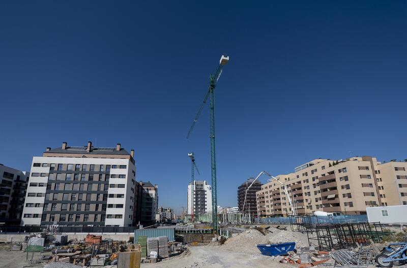 Mercado inmobiliario español en crisis: Alquileres suben 28% mientras oferta cae 41% desde 2019