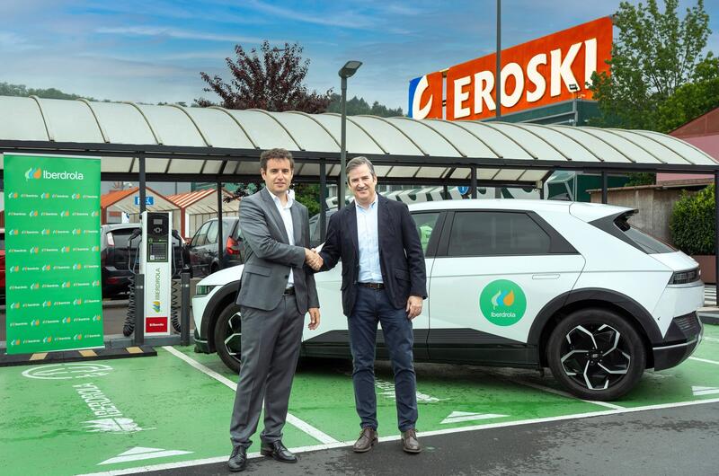 Hacia una movilidad sostenible: Iberdrola y Eroski se unen para desplegar red de recarga de vehículos eléctricos en España
