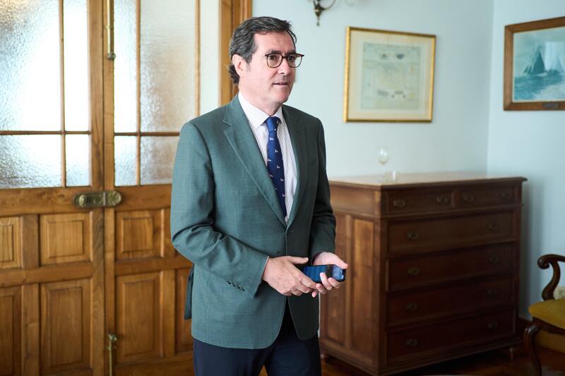 La amenaza de CEOE a Díaz: Revertirá la reducción de jornada si no los incluye en el acuerdo