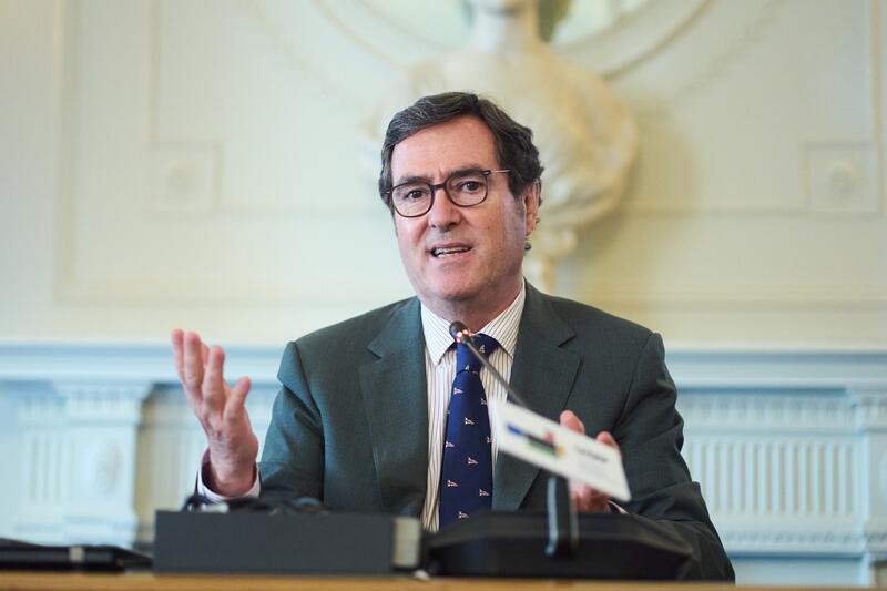 Según Garamendi, la CEOE considera que España tiene un déficit de talento digital y pide fomentar la formación